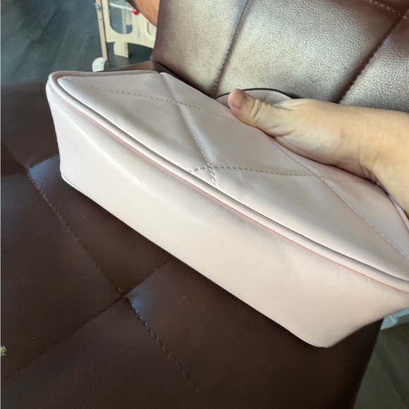 Tory Burch Light Pink Quilted Shoulder Bag - Picture 4 of 10